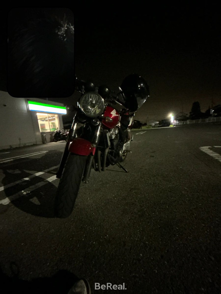 tatami_cb400sf's tweet photo. 名前：たた
性別：男
年齢：20
身長：174
住み：奈良🦌
車種：CB400sf
好き：温泉、ラーメン、自然鑑賞
一言：基本ソロツーですが色んな人とも走ってみたいです！誘ってください！
#バイク乗りとして自己紹介 
#バイク乗りと繋がりたい 
#CB400SF
#CB乗りと繋がりたい
#バイク好きと繋がりたい https://t.co/tEL7IzkXcg