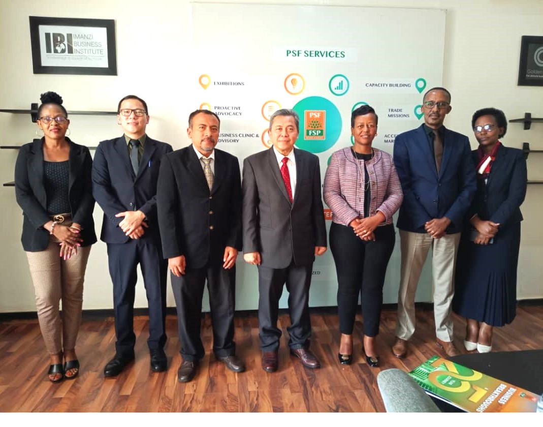 PSF_Rwanda's tweet photo. Today, @PSF_Rwanda Chairperson─@JeanneFM1  hosted an Indonesian delegation, led by His Excellency, Ambassador Tri Yogo Jatmiko. The officials discussed implementations of the signed MoU between the Chambers of Commerce of the two countries. https://t.co/vBxqO7x6ti