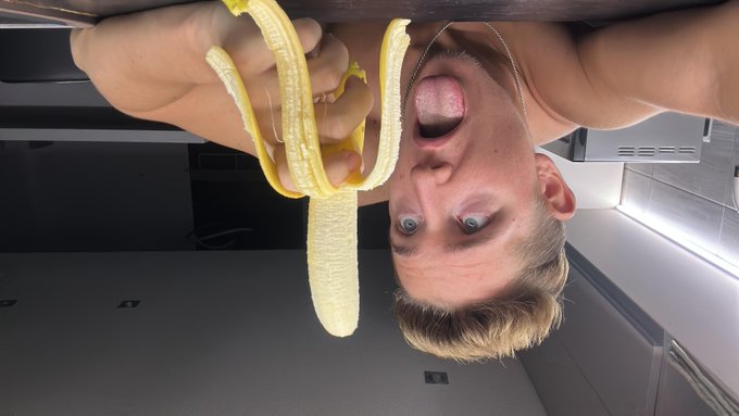 Watch Christian Levine's leaked NSFW photo on TwXstars