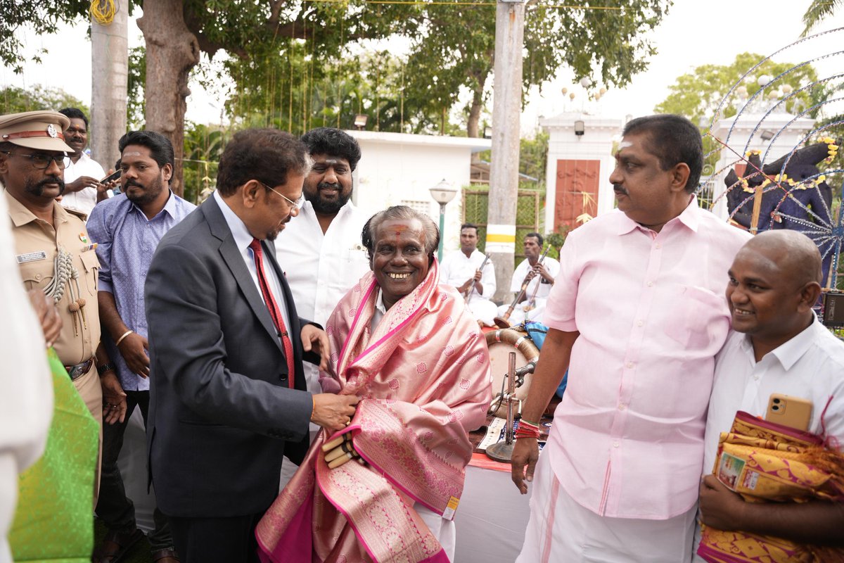 LGov_Puducherry's tweet photo. Honoured Shri P. Dhakshnamoorthy, #Thavil instrumentalist from #Puducherry, who has been selected for #PadmaSri Award for the year 2025. Alongside, #ChiefMinister Shri. N. Rangasamy.
@rashtrapatibhvn @narendramodi @AmitShah @PIB_India @MinOfCultureGoI https://t.co/uhHBwJB4tM