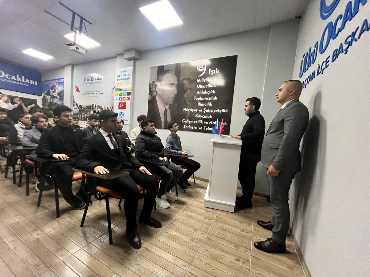 Ülkü Ocakları Balçova İlçe Başkanlığımızı ziyaret ederek ülküdaşlarımız ile hasret giderdik. Başarılı çalışmalarından dolayı tebrik ederim.