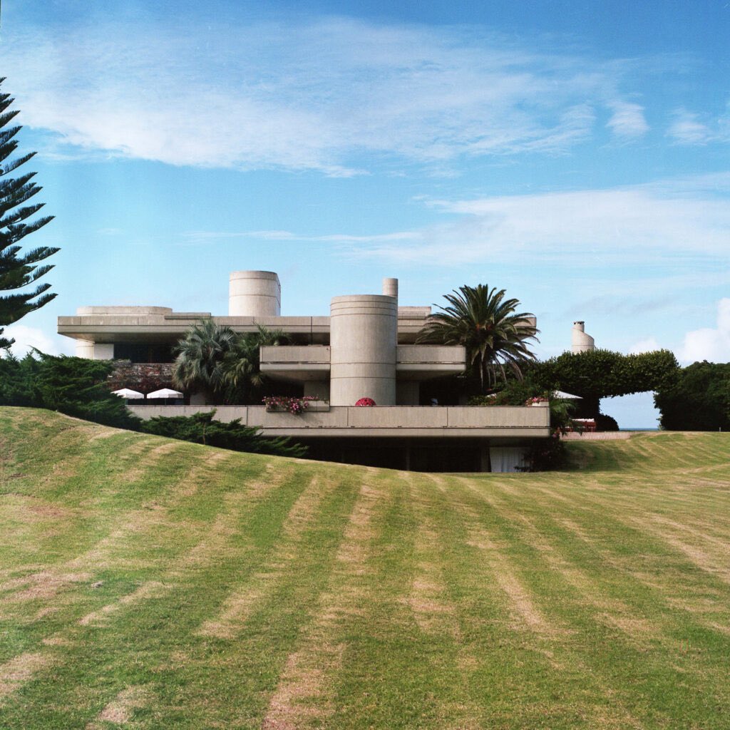 archivo_dise's tweet photo. La Casa en Playa Brava 
de Ricardo Gómara

Punta del Este, Uruguay https://t.co/XAHSeT1Ccj