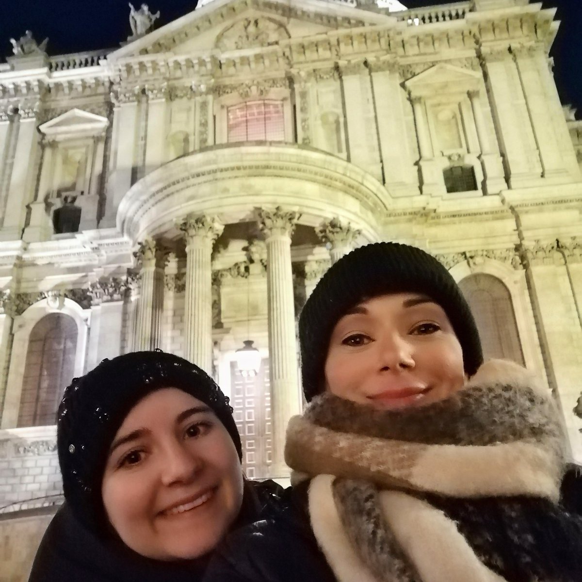 Alikki_P's tweet photo. 🌙 Moonlight at Saint Paul's Cathedral https://t.co/l2eRJKaUcL