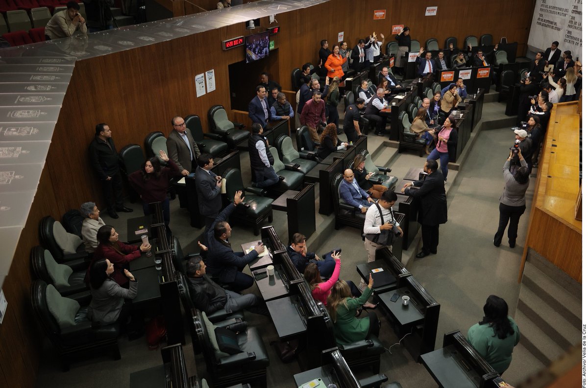 cesarmty's tweet photo. 🔴⚡️#IMPORTANTE Es sin duda el Congreso del país menos productivo de México 🇲🇽pero hoy los diputados de Nuevo León acordaron aplazar hasta el 4 de febrero el inicio del segundo periodo ordinario de sesiones -previsto para este sábado- y disfrutar el puente vacacional. https://t.co/MucdYfb3sC