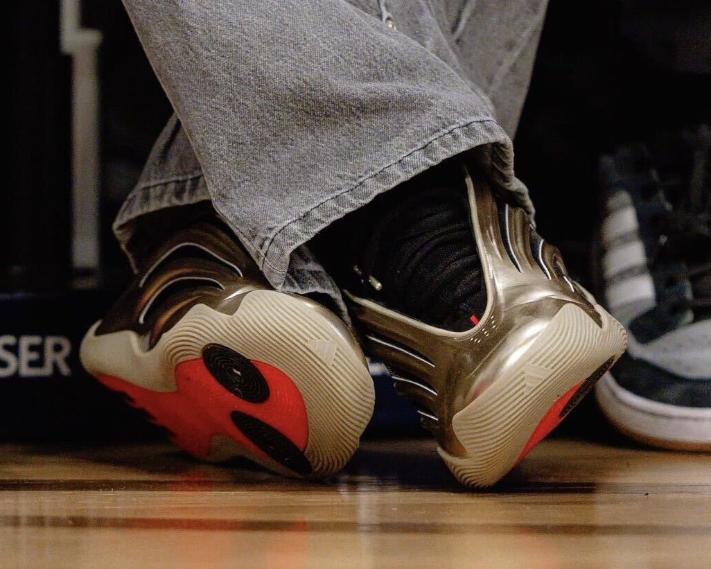 Nice Kicks tweet media