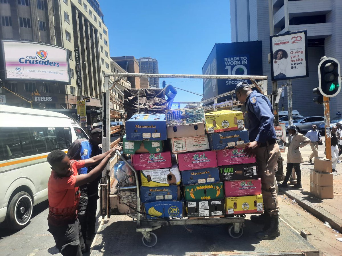 nasiphim's tweet photo. It seems we have some stubborn individuals in the CBD. Perhaps they're hoping we'll lose momentum. However, we're committed to our goal of reclaiming the CBD. As promised, we'll continue to conduct at least one operation per week until we achieve our objective. @CityTshwane https://t.co/FOy2PXEO9y