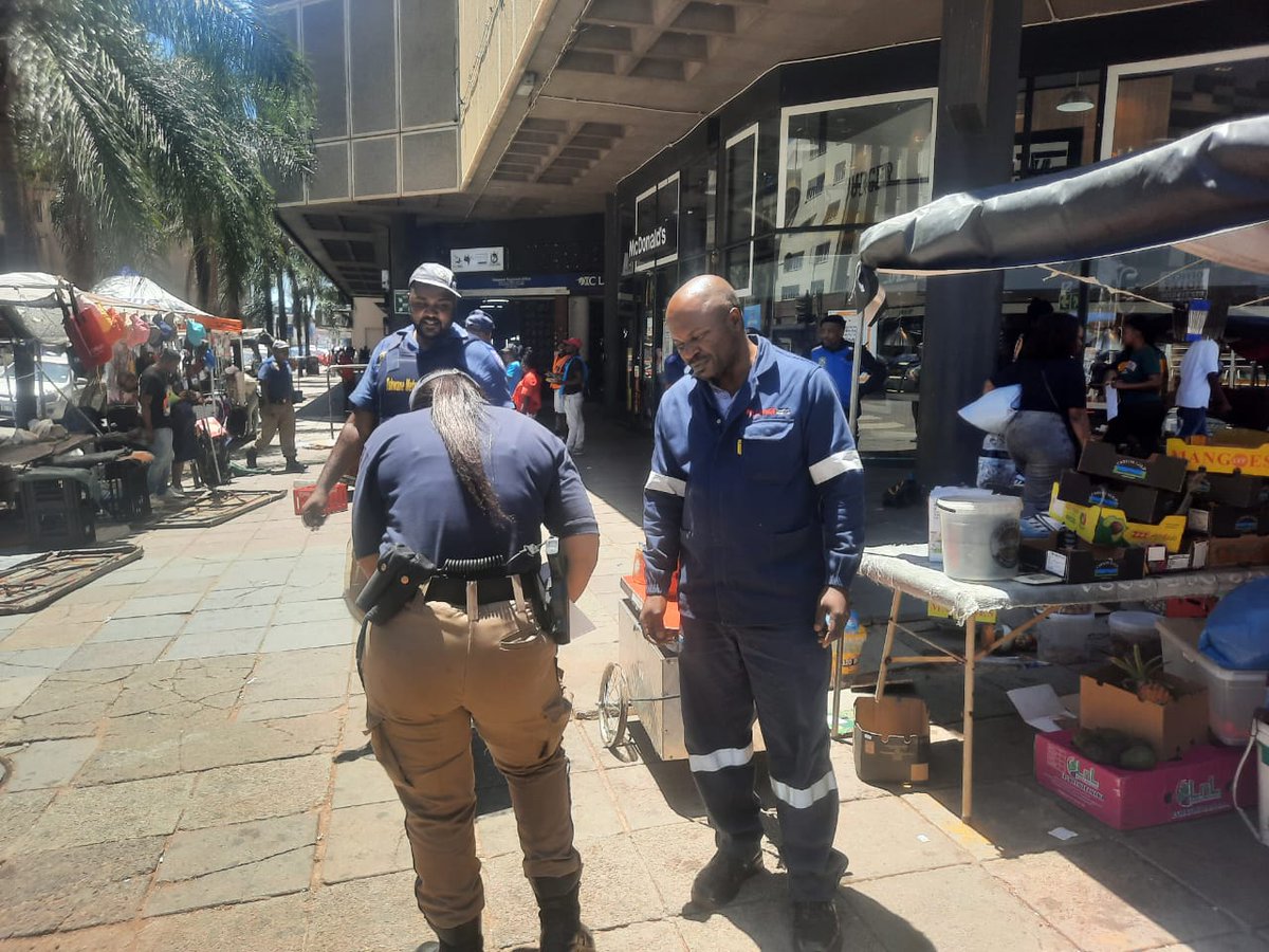 nasiphim's tweet photo. It seems we have some stubborn individuals in the CBD. Perhaps they're hoping we'll lose momentum. However, we're committed to our goal of reclaiming the CBD. As promised, we'll continue to conduct at least one operation per week until we achieve our objective. @CityTshwane https://t.co/FOy2PXEO9y