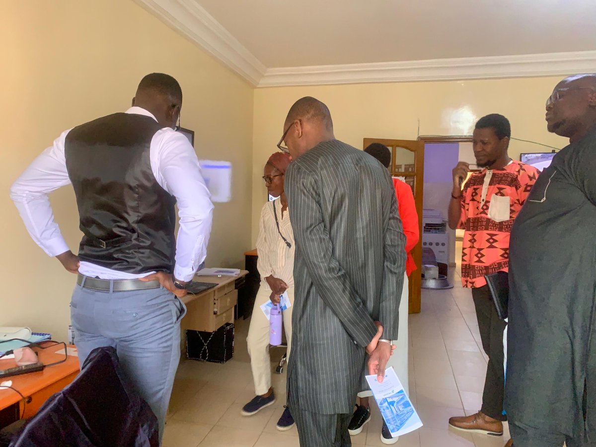 diabongcorp's tweet photo. 🌟 CNC SHAPE : l'innovation sénégalaise à l'honneur !
Le Challenge Fund for Youth Employment et TERANGA CAPITAL ont visité CNC SHAPE, reconnaissant notre expertise en impression 3D et fabrication numérique. 🚀
📞 +221 77 376 41 38
#Innovation #CNCShape #MadeInSenegal 🇸🇳 🇳🇱 https://t.co/VfN0PXDf1l