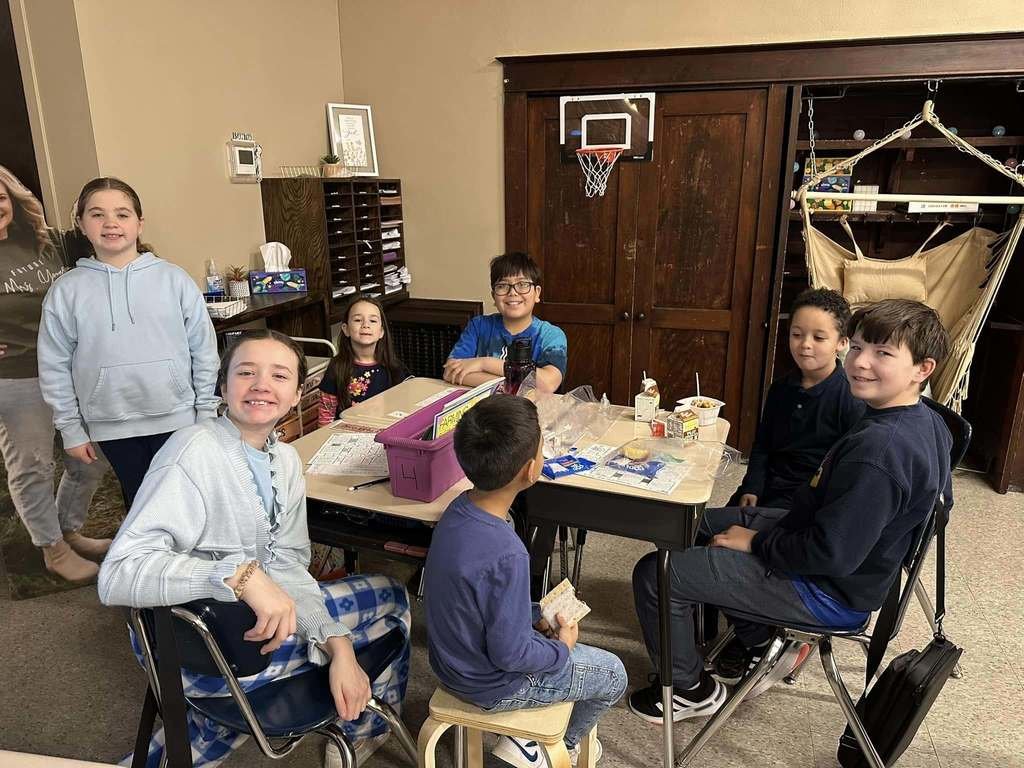 SMSPeoria's tweet photo. SMS students started the day off right with a delicious breakfast with their buddies! Each buddy class pair wore matching colors and then spent time eating, chatting, and talking about all the reasons they love SMS! We are proud of the community we are building every day at SMS! https://t.co/kohgWByjen