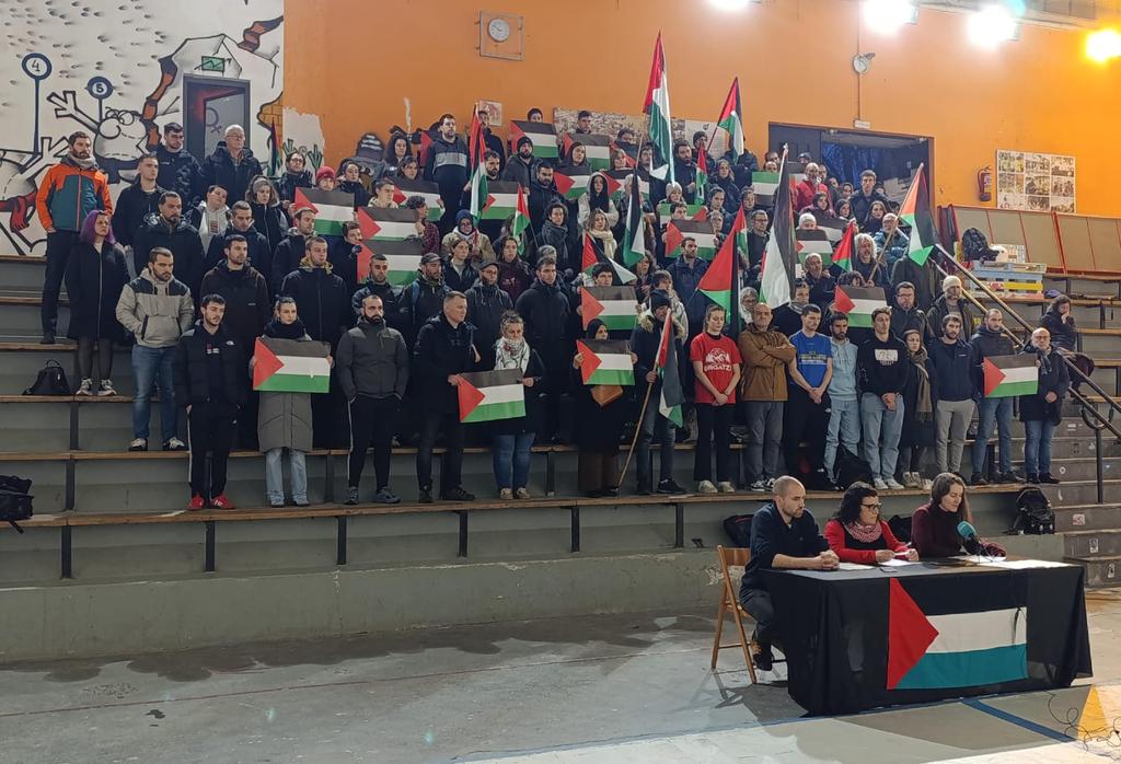 Palestinar herriarekiko elkartasunak Israelekiko harreman oro etetearen alde antolatzera eraman behar gaitu.

Israel desegitera bidean, harreman oro eten!Israelen aurpegi garbiketari ez!MACCABI KANPORA!

7an denok Gasteizera!