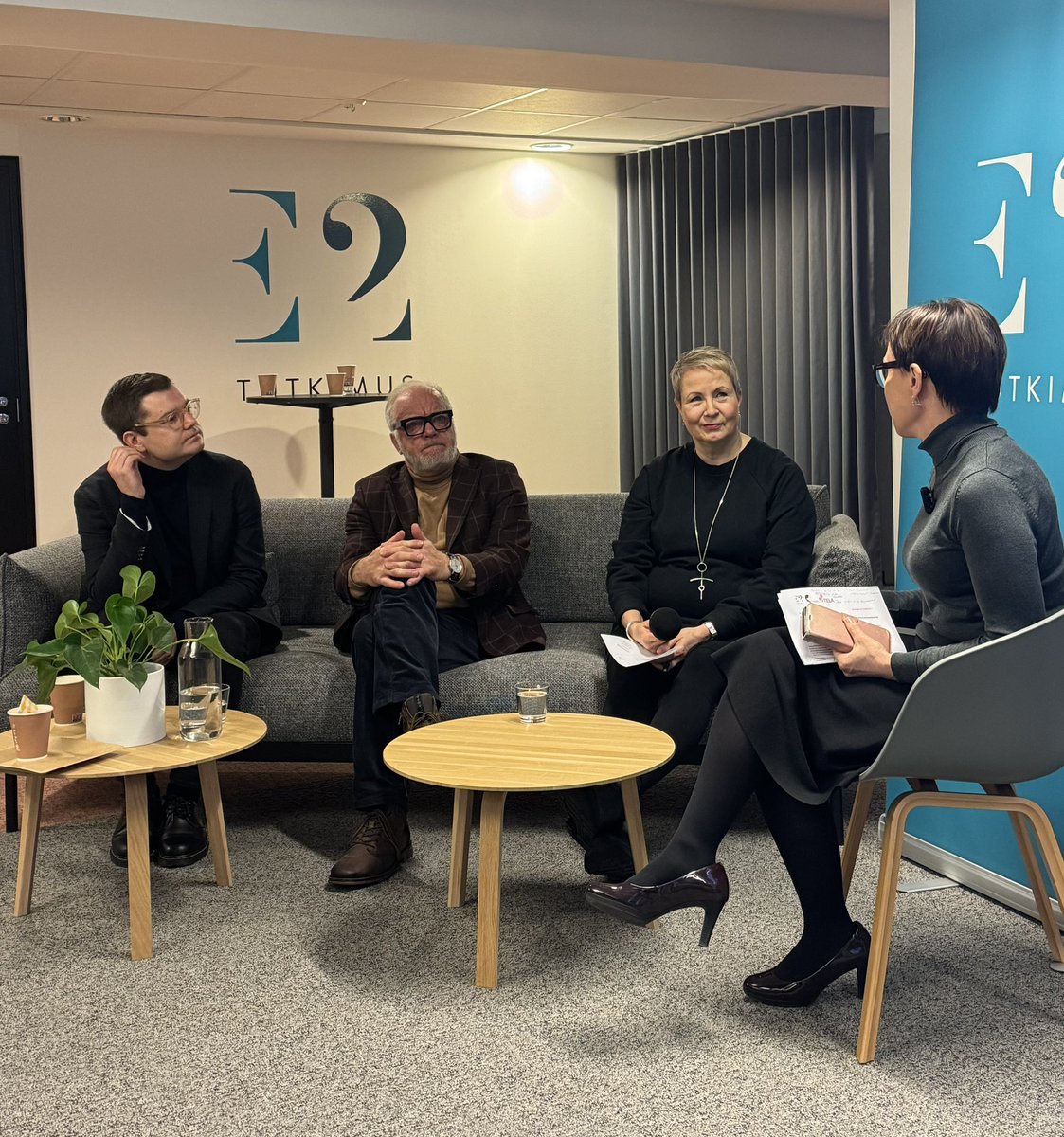 Tänään julki  Sukupolvibarometri, johon kannattaa tutustua! Kiitos <a href="/MSillanpaan_sr/">MiinaSillanpääSäätiö</a> <a href="/e2_tutkimus/">E2 Tutkimus</a> ja <a href="/Tela_ry/">Tela ry</a> . Julkistamistilaisuuden paneelissa mielenkiintoista keskustelua kävivät <a href="/SuviAnneSiimes/">Suvi-Anne Siimes</a> <a href="/MattiRnk/">Matti Rönkä</a> ja <a href="/RobertSundman/">robert sundman</a> <a href="/karinajutila/">Karina Jutila</a>’n johdolla.