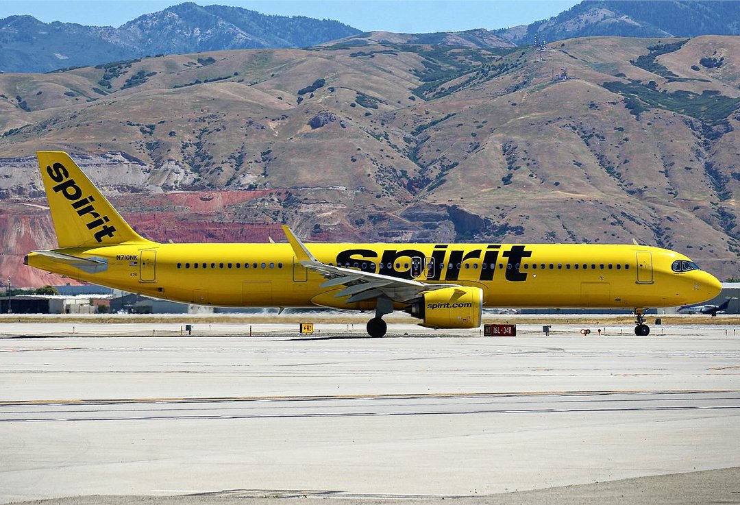 Spirit Airlines tweet media