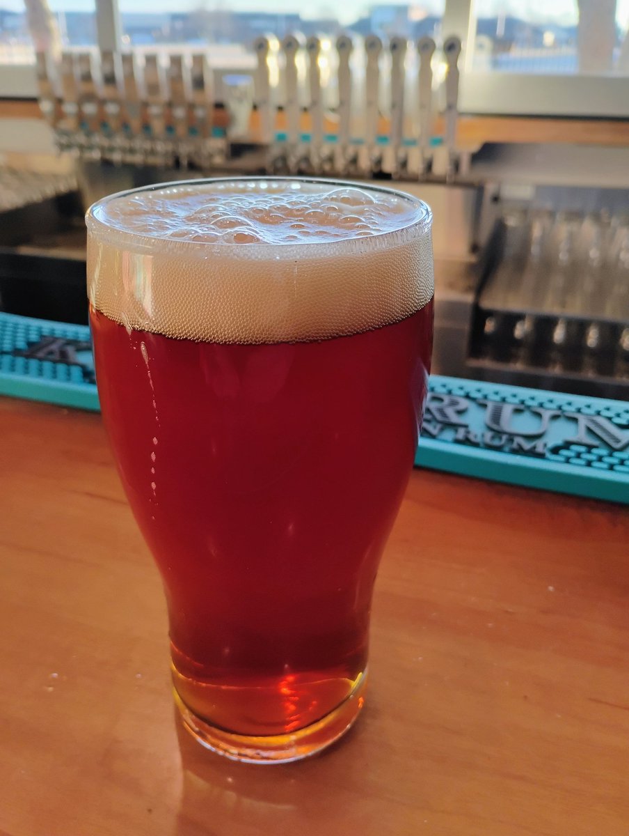 BeerSnobSean's tweet image. Final stop yesterday was a 1st visit @TeaysRiverBrew in Lafayette, IN. Dinner was excellent &amp;amp; the beers outstanding. Their Scottish export ale is off the scale (well, 4.5/5 at least). 20oz pours standard. #INbeer @Indybeersleuth @MikeSlomba @DrGoodBeer @JonMontag @FCervisia