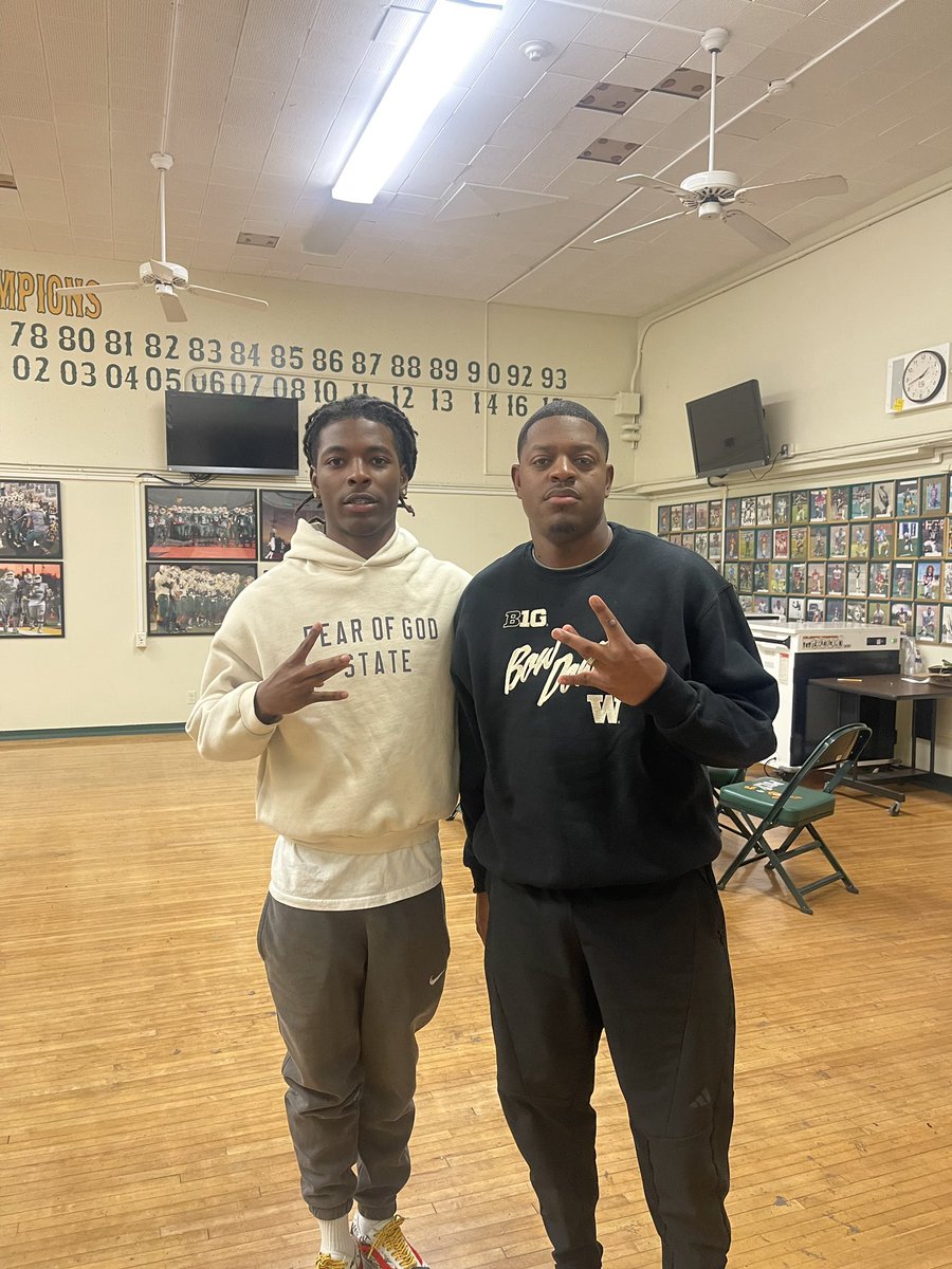 Deon Jackson (@baby_bojackson) on Twitter photo Great conversation with Coach JRich !Purple reign βοΈβοΈβοΈ??? <a href="/CoachJRich/">John Richardson</a> #GoDawgs Great conversation with Coach JRich !Purple reign βοΈβοΈβοΈ??? <a href="/CoachJRich/">John Richardson</a> #GoDawgs