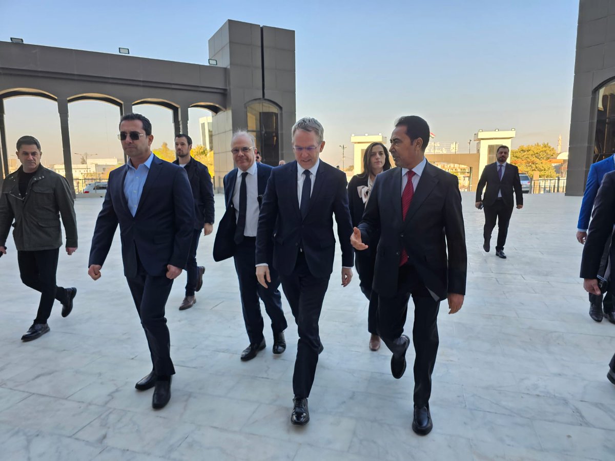 FrPatrickDurel's tweet photo. J'étais très heureux de revenir à #Mossoul aujourd'hui, où j'ai rencontré le gouverneur @abdulqader_d et les représentants des communautés de #Ninive.
Occasion de réaffirmer les relations historiques avec la France, au service des projets de reconstruction de la région. https://t.co/23KraIkjIB