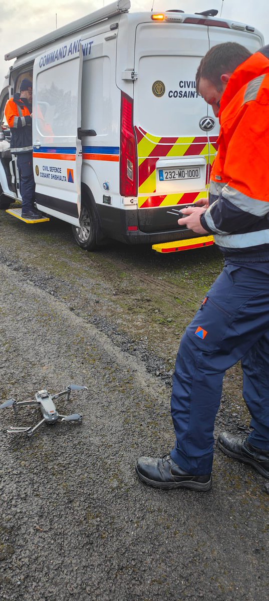 civildmayo's tweet photo. Mayo Civil Defence have in the period since #StormÉowyn  mobilised &amp; assisted with the response. 

Teams have:
• assisted @ESBNetworks with drone surveys of damage to their network
• visited and assisted vulnerable members of our community 
• transported vital equipment 
🧡💙 https://t.co/CLlJmzW6H6