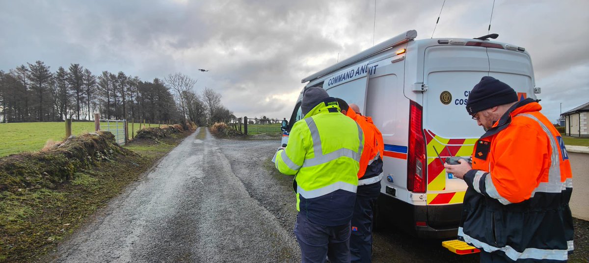 civildmayo's tweet photo. Mayo Civil Defence have in the period since #StormÉowyn  mobilised &amp; assisted with the response. 

Teams have:
• assisted @ESBNetworks with drone surveys of damage to their network
• visited and assisted vulnerable members of our community 
• transported vital equipment 
🧡💙 https://t.co/CLlJmzW6H6