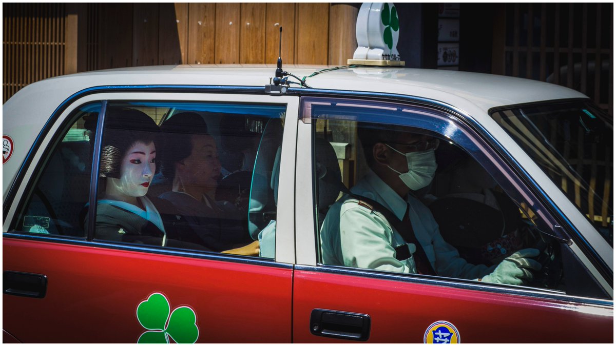 jrubioruiz's tweet photo. La rigidez
#unavezestuveen #Japón #revisitando agosto2018
#streetphotography #kyoto #japan #travelpohotography #worldphotography #geisha #maiko #car #driver #sad #sadness #white #red #window #olympusphotography https://t.co/YkRjHxKfBP