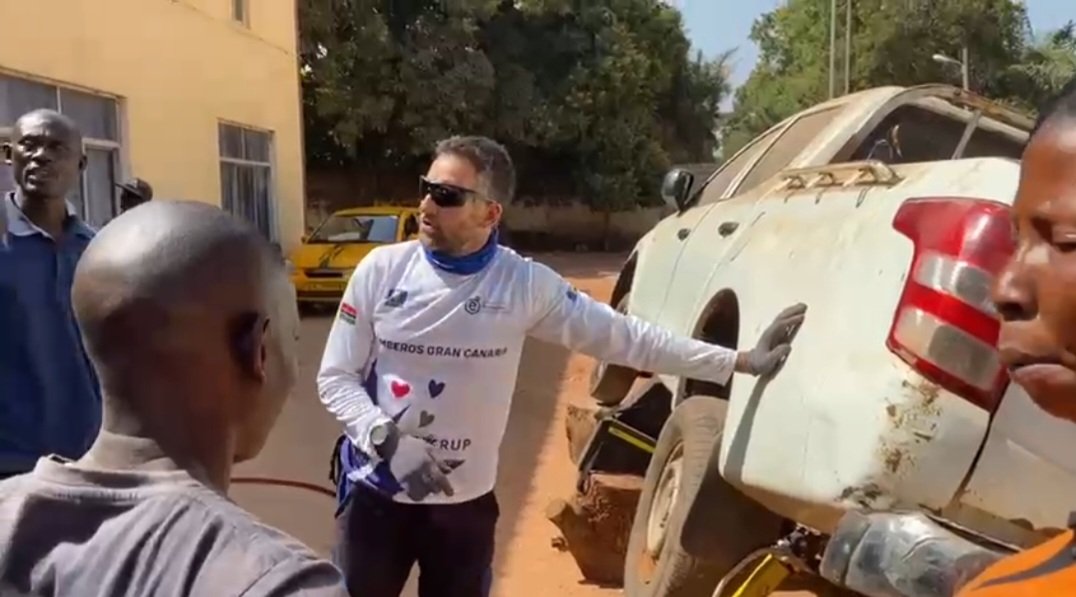 emergencias_gc's tweet photo. El Consorcio prosigie con su formación a los bomberos gambianos con @Starupoficial, esta semana centrada en los rescates en tráfico. 

La primera enseñanza es la necesidad de salir de la visión de túnel y realizar una correcta evaluación 360 grados https://t.co/uofq53h2aR