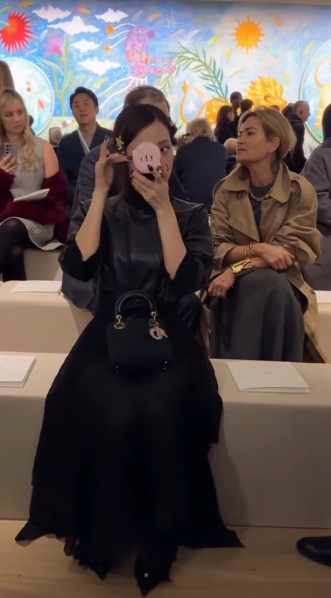 jisookim103216's tweet photo. Let's play. AMORTAGE 

JISOO DIOR COUTURE MUSE
#JISOOxDiorCoutureSS25 #JISOO #LOVE #MUSE #ART #POETRY #SENSEOFLIFE #MOSTBEAUTIFULWOMANINTHEWORLD #ACTRESS #MOVIE #BLACKPINK #NEWTOPIA #AMORTAGEoutFEB14
#LETTHEEARTHBREATHE https://t.co/8sCgPHg9kl
