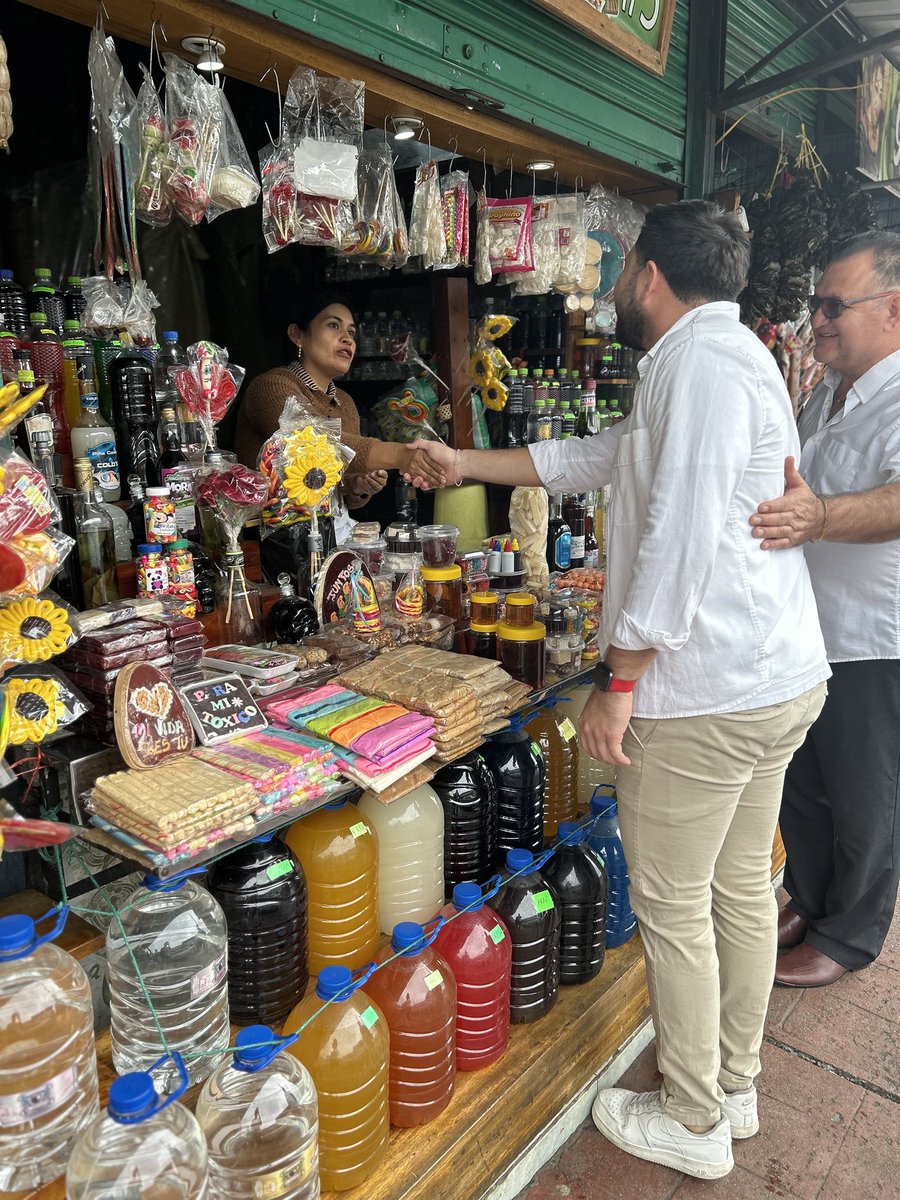 Hoy recorrí el barrio El Dorado visitando a los comerciantes y escuchando sus necesidades e inquietudes. Estoy convencida de que tenemos una mejor opción para trabajar juntos con honestidad y compromiso, creando un futuro más justo y próspero para todos. ¡Sigamos adelante! 🫂