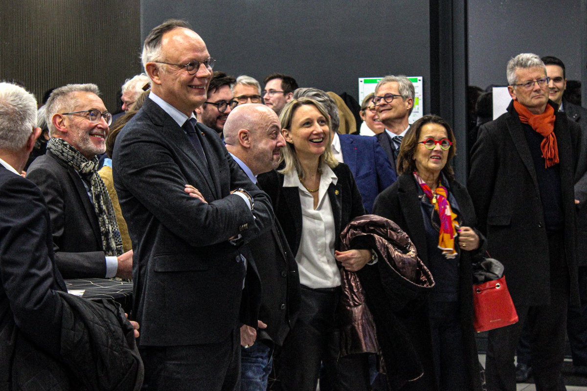 Fin de cette première journée de déplacement dans l’Ain à <a href="/Bourg_en_Bresse/">#BourgenBresse</a>, autour d’un moment convivial avec nos cadres, adhérents et militants régionaux. 🤝

<a href="/EPhilippe_LH/">Edouard Philippe</a> a pu échanger avec eux sur les grands défis qui attendent notre pays et saluer l’engagement de chacun.
