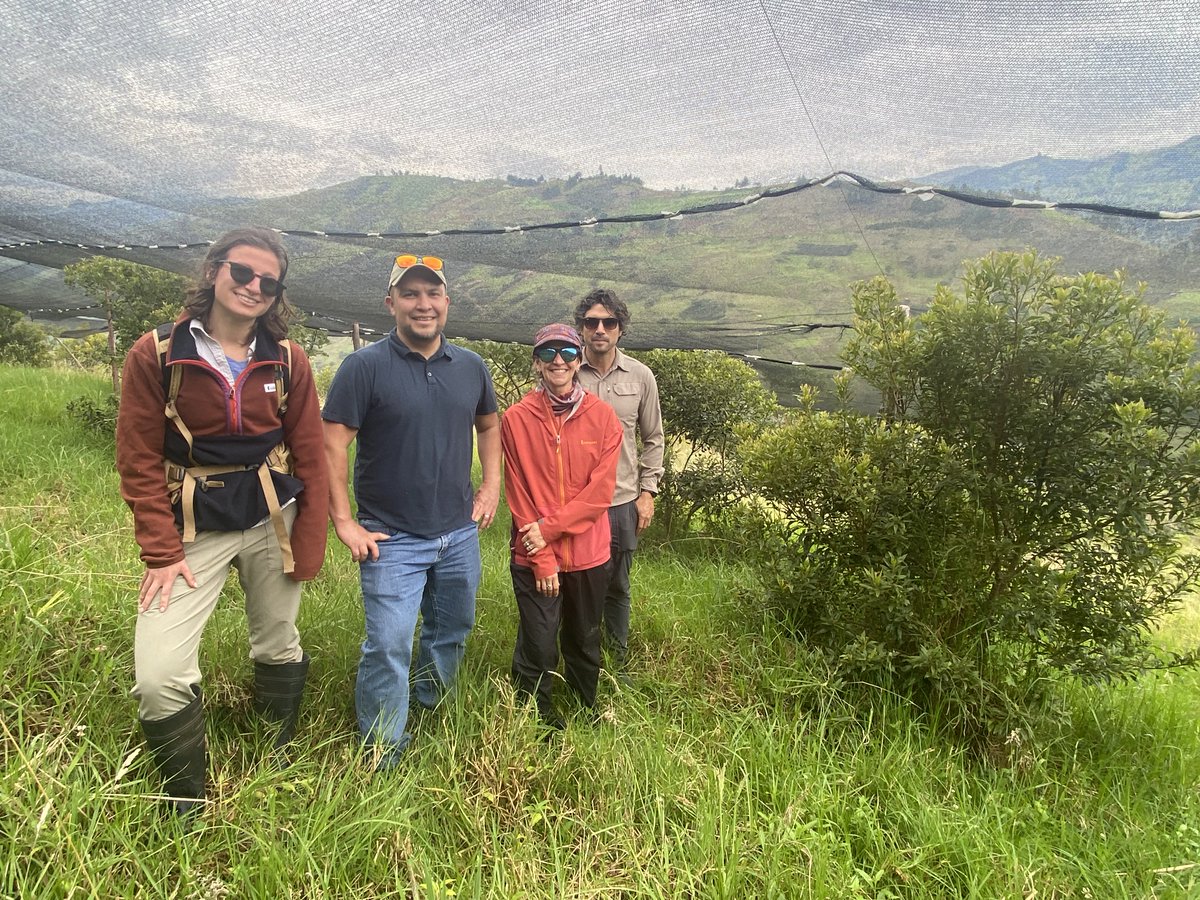 #GestiónUCuenca l La <a href="/udecuenca/">UCuenca</a> acogió la visita de científicos del #MissouriBotanicalGarden (MBG) de 🇺🇸: Sebastian Tello, director del Departamento para Latinoamérica, Kelly Andersen, investigadora en bosque tropicales y Chloe Gehret estudiante de doctorado de @WUSTL.
<a href="/iDRHICA/">iDRHICA</a>