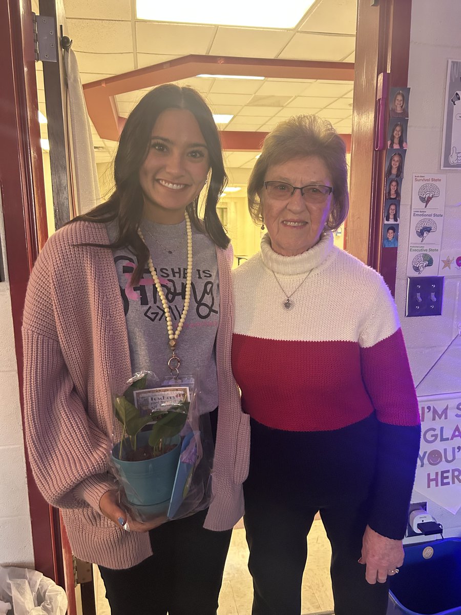 LibertyEdFdn's tweet image. Clara Howerton taught in @LIBERTYSCHOOLS for 24 years, and her impact continues to shine! ☀️ This year, she gifted $1,000 to each of our 13 first-year elementary teachers to help them start their classrooms! This month teachers were able to thank Clara for her amazing generosity!