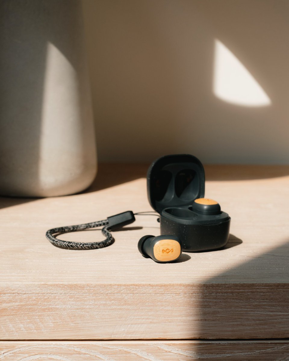Small buds, big vibes. 🙌🏾 From work calls to workout playlists, Smile Jamaica Earbuds keeps you connected.

#HouseofMarley
#MiniEarbuds

bit.ly/SmileJamaicaMi…
