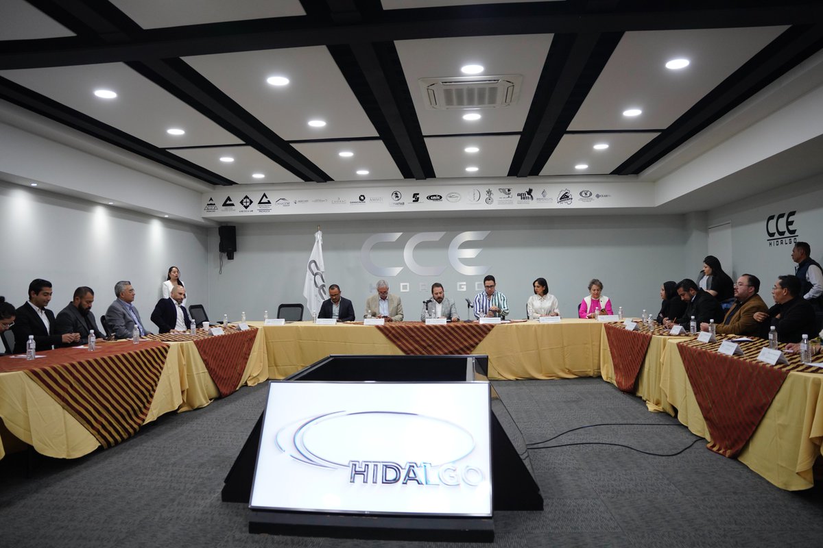 JorgeAlbertoR_'s tweet photo. ¡Trabajamos para fortalecer la relación con la iniciativa privada! 🤝💼

Compartimos con el @CCEHidalgo, las acciones que están transformando a #Pachuca, para impulsar esfuerzos en equipo que nos permitan seguir avanzando para tener una ciudad próspera y ordenada. https://t.co/yfB1M8gPLa