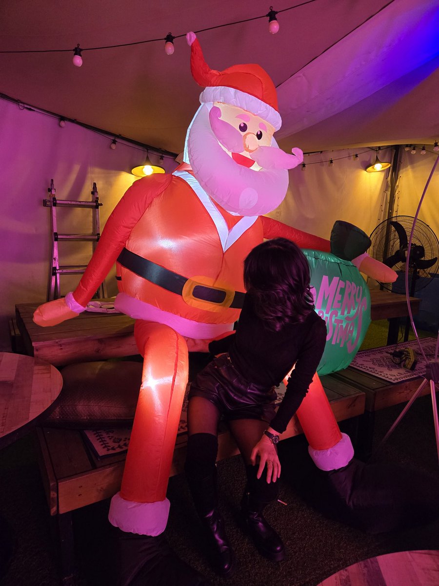 #탐스 #건오 #만남 
2024년 12월 말쯤..지난후기
만지는 걸 좋아하는 산타🎅할부지