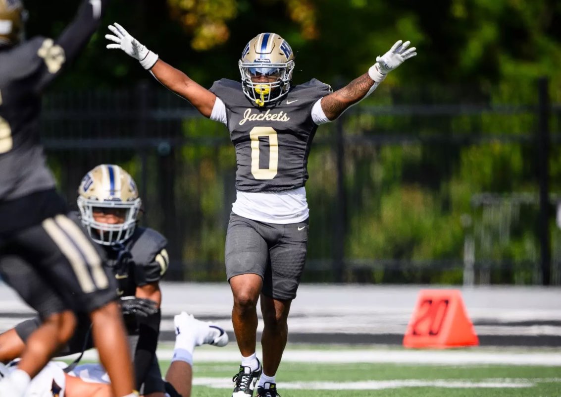 After a great conversation with <a href="/JaylenRoberson1/">Jaylen Roberson</a> i’m extremely thankful to say that i’ve received an offer from <a href="/HPUFootball/">Howard Payne University Football</a> ‼️‼️‼️ Jeremiah 29:11