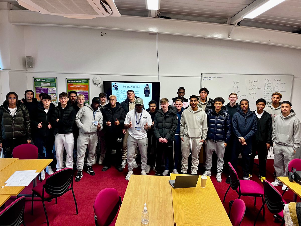 This pic captured a special moment for us! 
We delivered our Educational ENTREPRENEURSHIP workshop at ASTON VILLA’S training ground, BODYMOOR HEATH, with 27 of their Academy Players. ✅ Major achievement for us at F2DITC. More sessions to go! 🚨