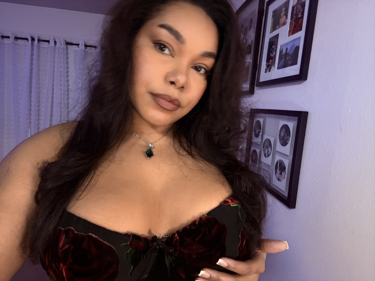 ilove_rylee's tweet photo. Someone snapchat me tonight (free) ? im feeling lonely.. and wet 💦 DM for username ☀️💋 https://t.co/foxmzsjaNL