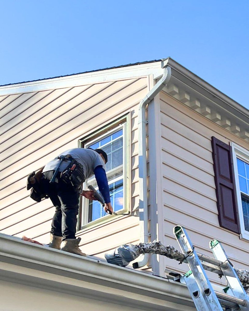HomeImpYouTrust's tweet photo. Take a look at these on-site shots from one of our recent #windowreplacement jobs in Annandale, Virginia!🤩

Now through the end of the month, upgrade to Okna triple pane windows for no extra charge! Contact us today to take your #home to the next level: https://t.co/jPyHelf3YW https://t.co/f3qUi6PPX7