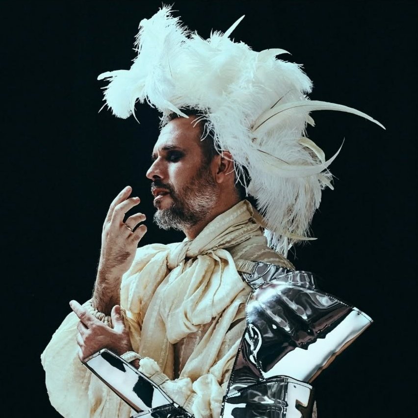 #ArtistasIlPrimoUomo

🗣️ MANUEL RUIZ | Contratenor

Nacido en #Córdoba, se forma en la <a href="/guildhallschool/">Guildhall School of Music & Drama</a> #Londres con Andrew Watts y David Pollard. Además, ha sido discípulo de Richard Levitt y, en la actualidad, amplía su formación con #CarlosMena y #AuxiliadoraToledano.