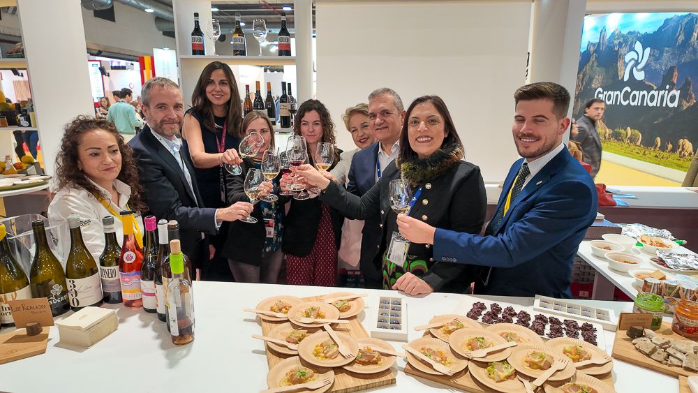 webtenerife's tweet image. ✨ Tenerife volvió a marcar el paso de Madrid Fusión 2025 en una jornada con los Soles Repsol como leit motiv, y como avance de la gran cita de la isla con la gastronomía el próximo 17 de marzo con la celebración de la Gala de los Soles Repsol. 🌞🍽️Bajo la temática “Tenerife