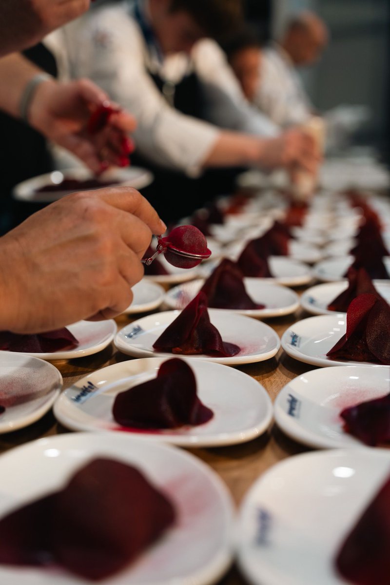 webtenerife's tweet image. ✨ Tenerife volvió a marcar el paso de Madrid Fusión 2025 en una jornada con los Soles Repsol como leit motiv, y como avance de la gran cita de la isla con la gastronomía el próximo 17 de marzo con la celebración de la Gala de los Soles Repsol. 🌞🍽️Bajo la temática “Tenerife