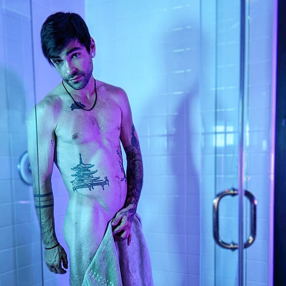 TomThetattking's tweet photo. Come soap me up 🧼 https://t.co/Wek9tglRUL