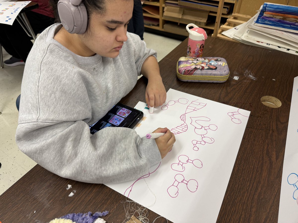 Workin on a STEAM Legacy project at Clark with UTSA-PaCE Artist in Residence Albert González #nisdfinearts #nisdcreates #clarkart #utsapace