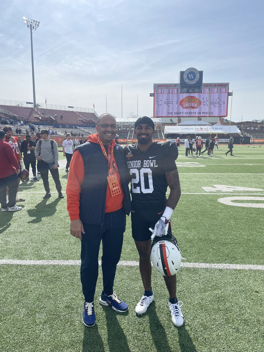 Catching up with our man <a href="/JonasSanker/">Jonas Sanker</a> at the <a href="/seniorbowl/">Panini Senior Bowl</a> 🔶⚔️🔷

#UVAStrong | #GoHoos ⚔️