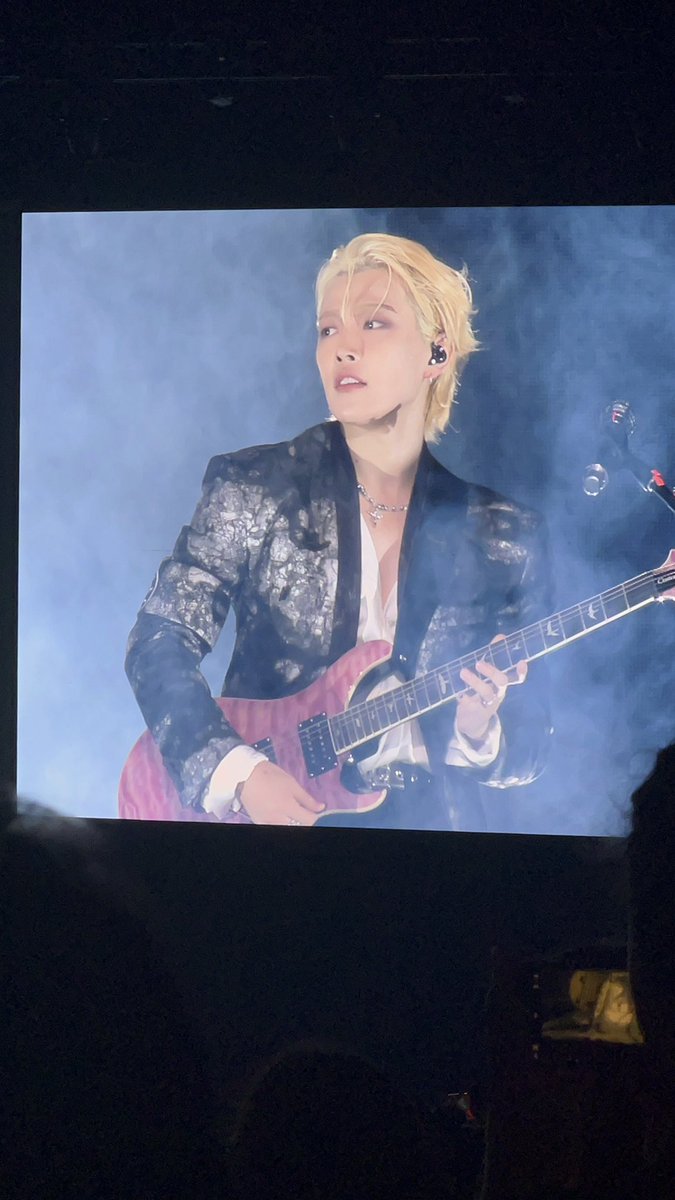 🐈 is seeing bts tweet media