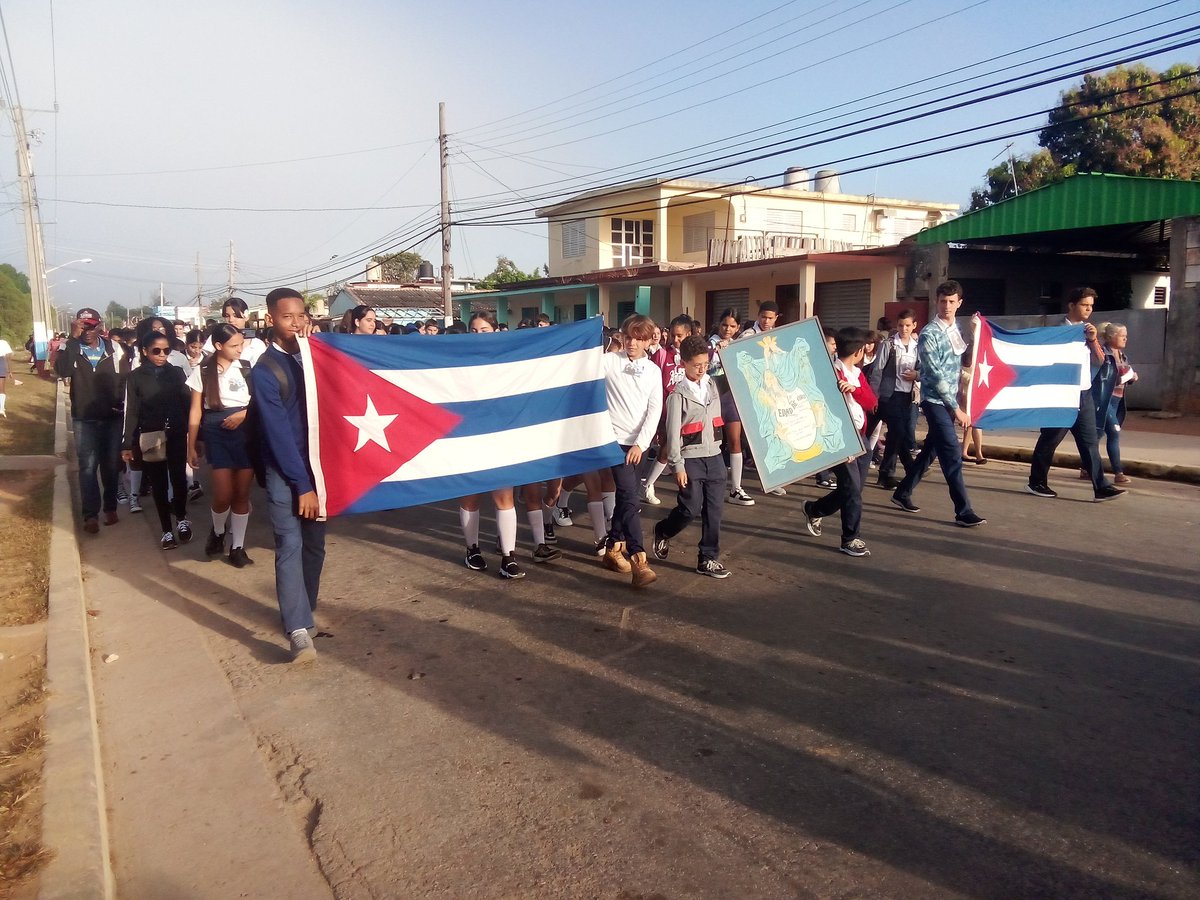 Yereisy6's tweet photo. 🇨🇺Desfile Martiano en Jagüey Grande rinde homenaje al Apóstol en el 172 aniversario de su natalicio. 
@RVGiron @ReinolGil @odacuba https://t.co/D4nQe75pnv