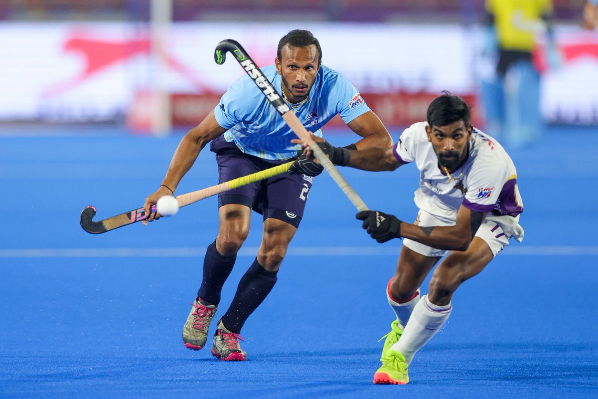 TeamGonasika's tweet photo. Half Time: Team Gonasika 2-3 Hyderabad Toofans

An intense rollercoaster of a match so far, with everything still to play for! Don’t miss the excitement as the second half kicks off!

#TeamGonasika #GoGoGonasika #HeroHIL #HockeyKaJashn #HockeyIndiaLeague @HockeyIndiaLeag https://t.co/9iQBOY4dYF
