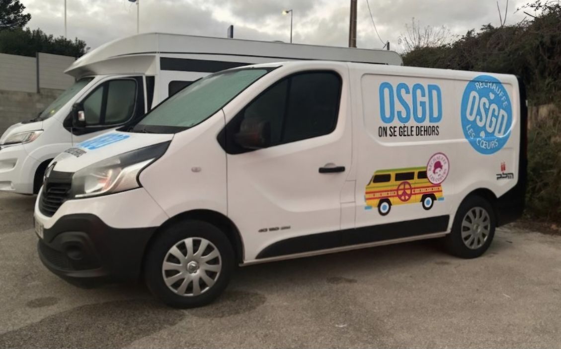 L'association "On se gèle dehors", qui œuvre au quotidien pour aider les SDF, les personnes isolées, tous ceux qui sont dans le besoin, s'est fait volé son véhicule aujourd'hui à Marseille, quartier Belle-de-Mai ! 😡  

Je partage ici aussi, on ne sait jamais...