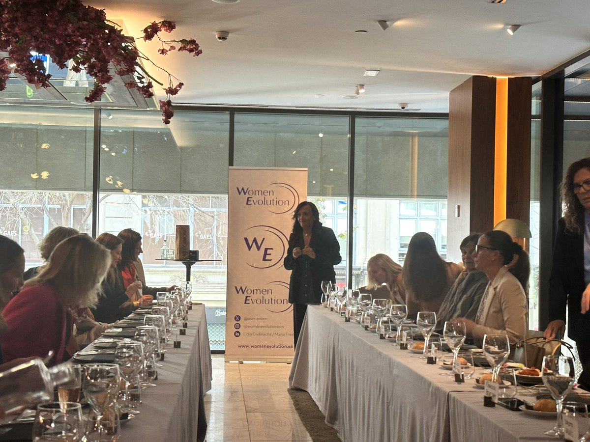 Women Evolution tweet media