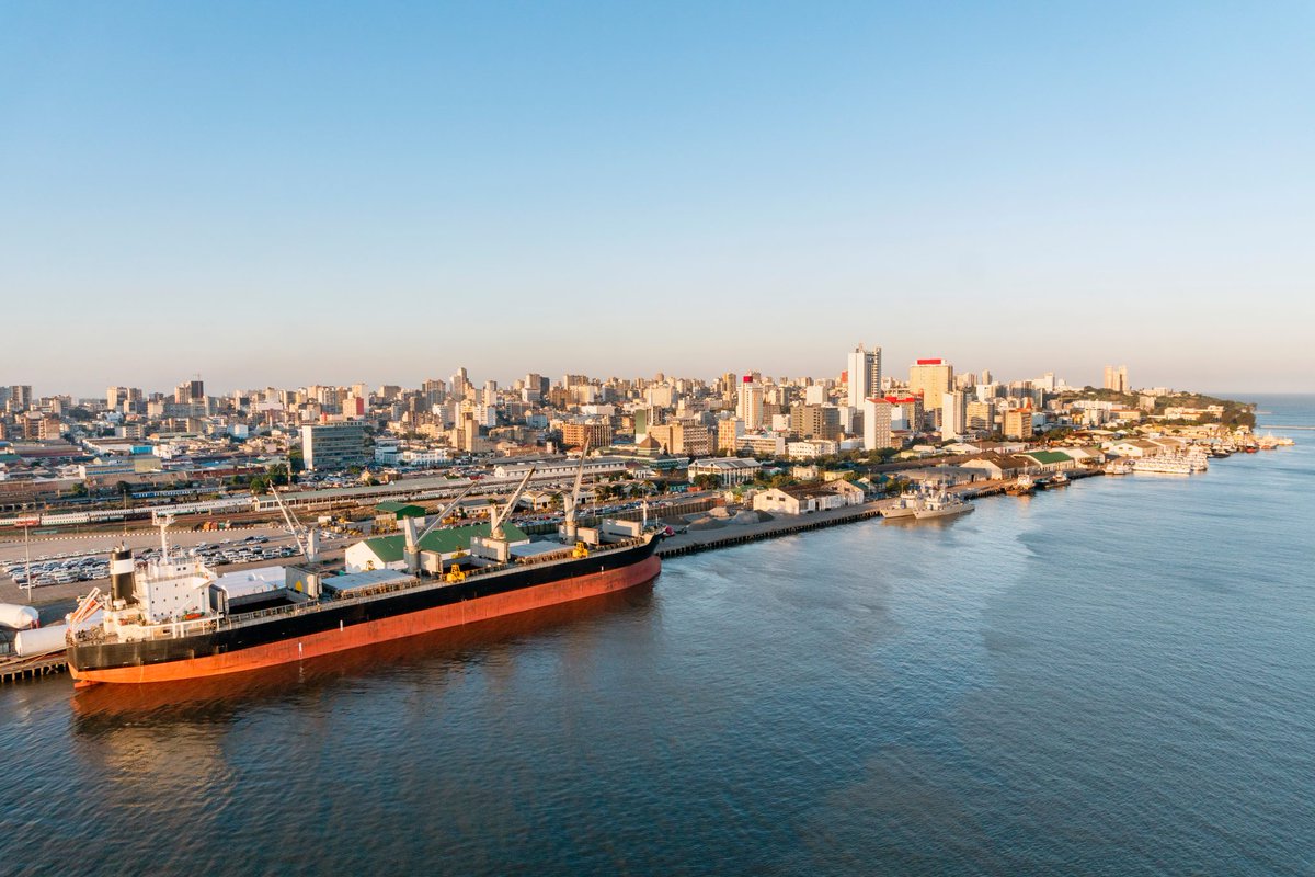 WorldCargoNews's tweet photo. ⚫ 🔴 Mozambique’s Port of #Maputo begins expansion: https://t.co/3oew1fup80
#MPDC
#Ports #Mozambique #WorldCargoNews https://t.co/nV38UlEhT1