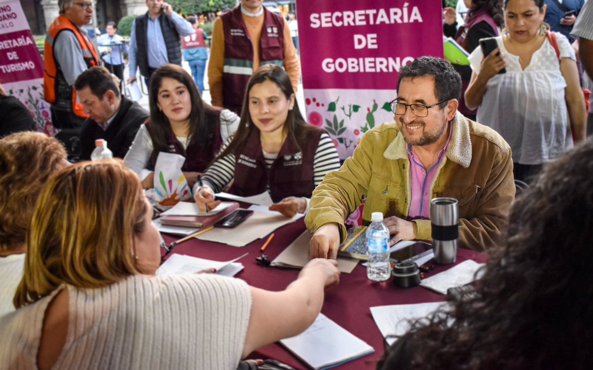 craviotocesar's tweet photo. ¡Recuerden que tenemos un nuevo horario para el #Zócalo de Gobierno Ciudadano!

Ahora nos vemos todos los martes a las ⏰16:00 hrs para atenderte de primera mano junto a la Jefa de Gobierno @ClaraBrugadaM.

#CapitalDeLaTransformación https://t.co/rmfiolaV5s