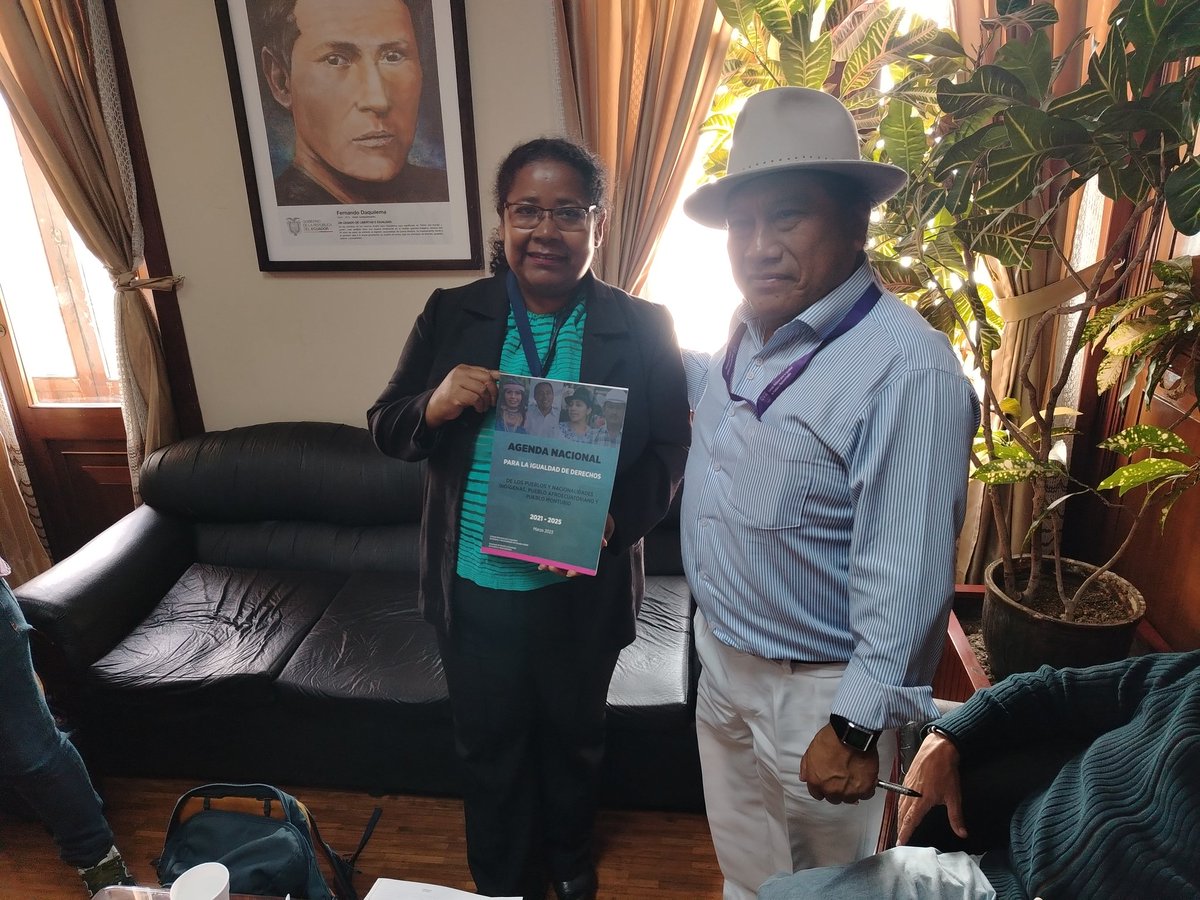 Copisaec's tweet photo. Loyda Olivo, presidenta de #COPISA, con la conf. Angelina Guayllas mantuvieron una reunión con Manuel de la Torre, secretario técnico (E) del @CNIPN_ECUADOR para revisar los avances del convenio y la Agenda Nacional para la Igualdad de Derechos de los Pueblos y Nacionalidades. https://t.co/0Tm9H0kjNB