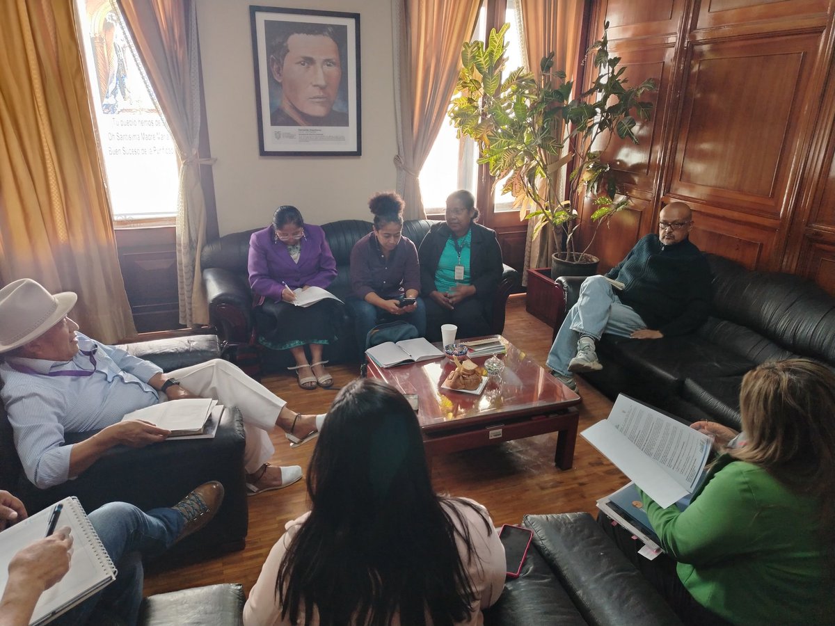 Copisaec's tweet photo. Loyda Olivo, presidenta de #COPISA, con la conf. Angelina Guayllas mantuvieron una reunión con Manuel de la Torre, secretario técnico (E) del @CNIPN_ECUADOR para revisar los avances del convenio y la Agenda Nacional para la Igualdad de Derechos de los Pueblos y Nacionalidades. https://t.co/0Tm9H0kjNB